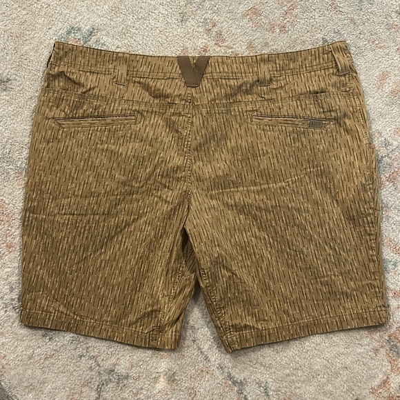 5.11 Tactical Aramis Camo 10" Short in Patterned Khaki Size 44 - Picture 3 of 5